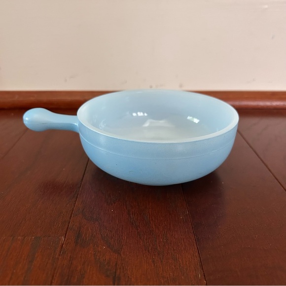 Vintage Glasbake J 2057 14 Blue Soup/bake bowl with handle milk glass made USA - Picture 6 of 7
